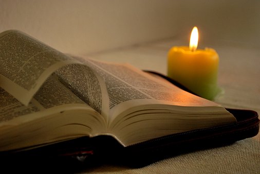 Bibel Kerze