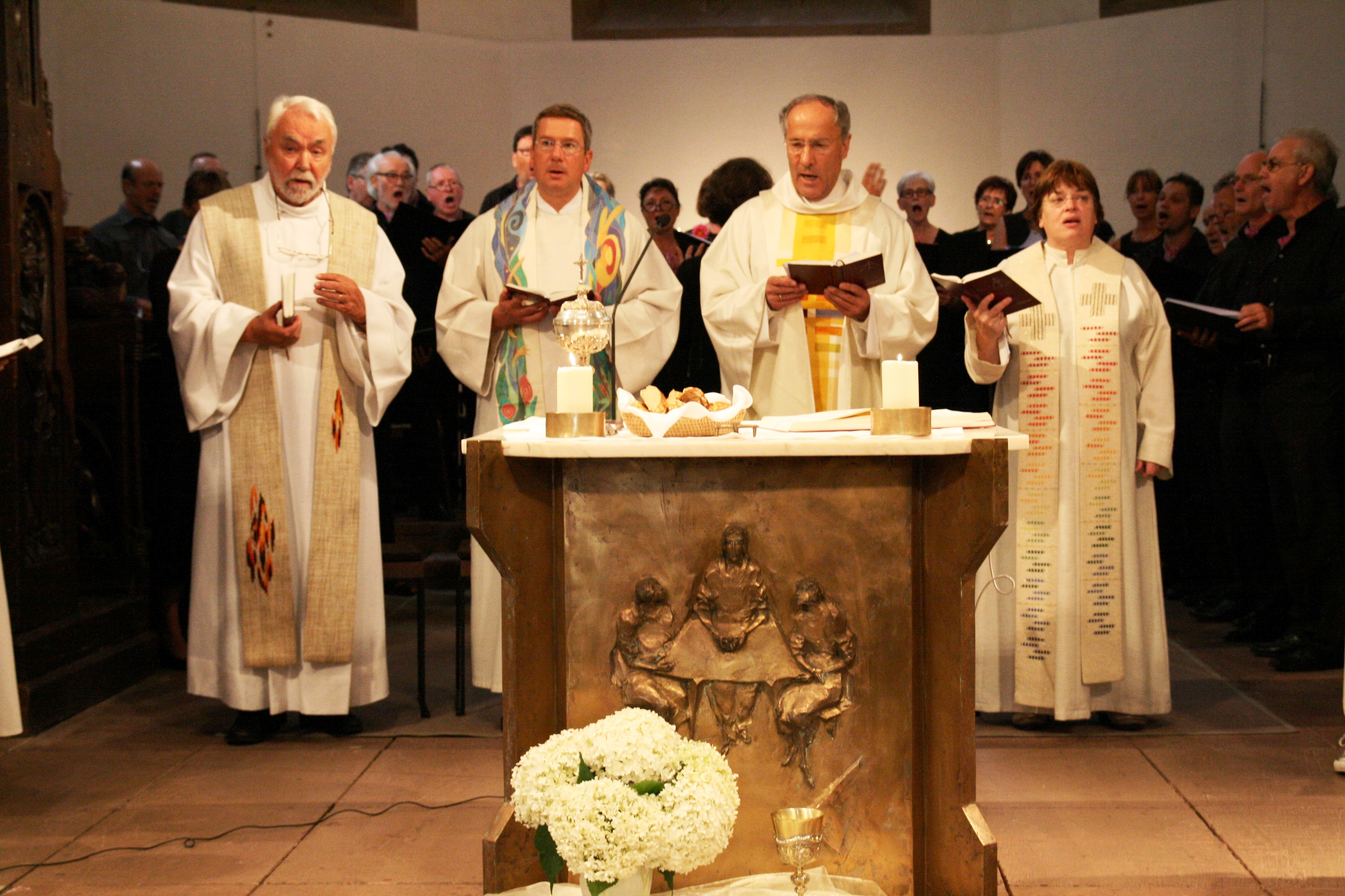 Vier Pfarrer bei Jubiläumsgottesdienst
